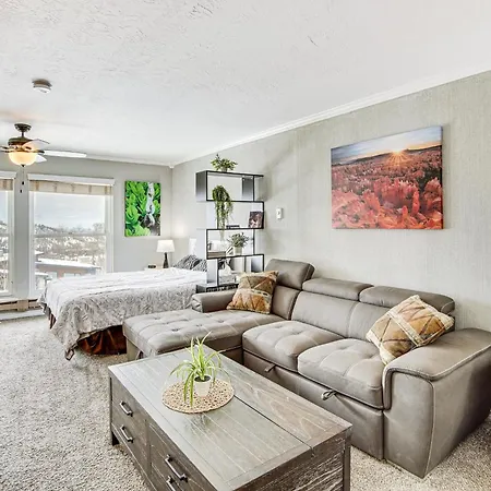Cozy Mountain Condo Less Than 1 Mi To Brian Head Resort!